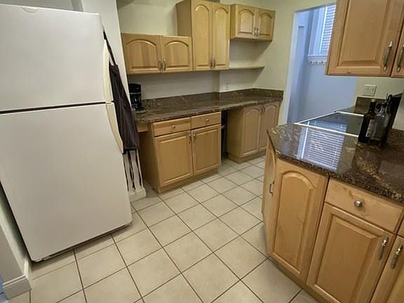 4th image of 147 Babcock St #7