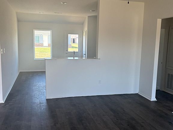 2nd image of 86 Farmhouse Cir