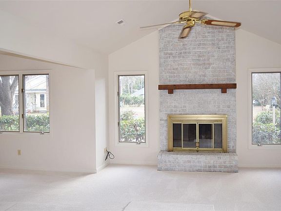 5th image of 12 Settlers Dr