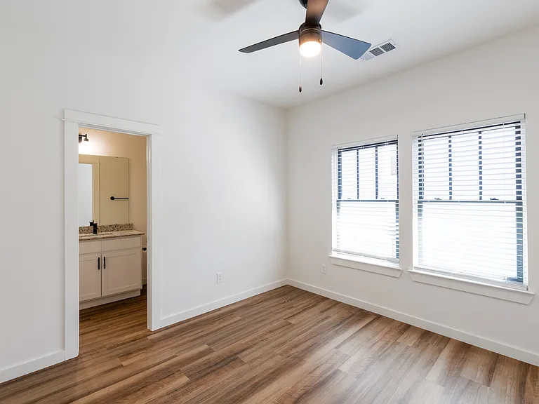 1139 Kings Hwy #102 — Photo 10