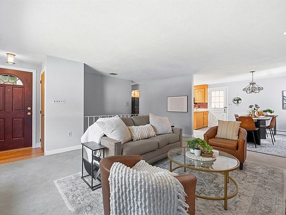 3rd image of 23 Gloria Cir