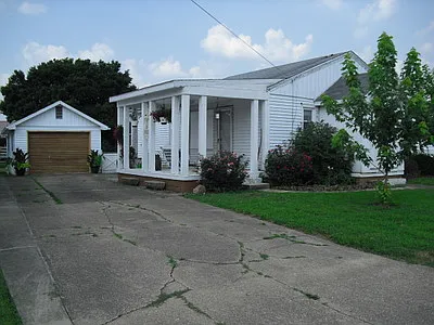 703 4th St photo 1