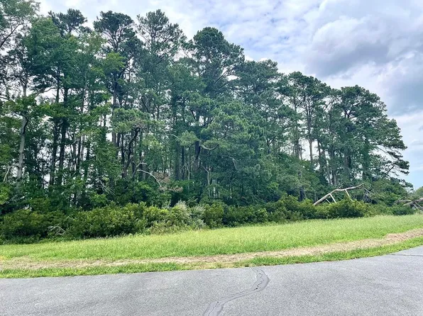 2 Eagle Dr, New Church, VA 23415