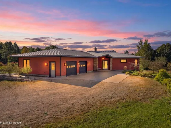 W7429 Akron Dr, Wild Rose, WI 54984