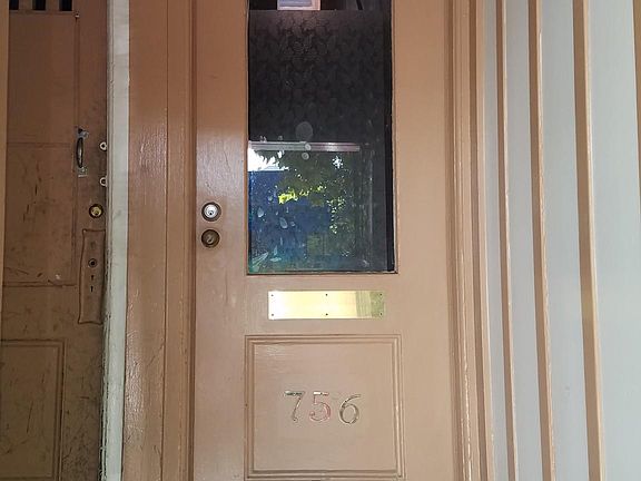 3rd image of 756 Valencia St