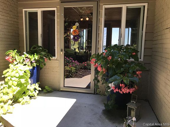 Front entrance to breezeway 