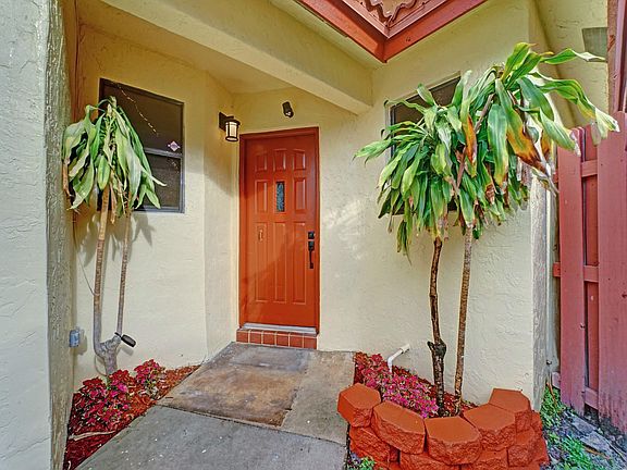 4th image of 451 SW 113th Avenue
