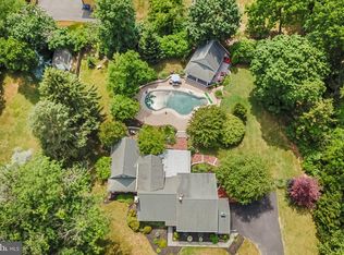 302 Oak Hill Ln, Newtown Square, PA 19073