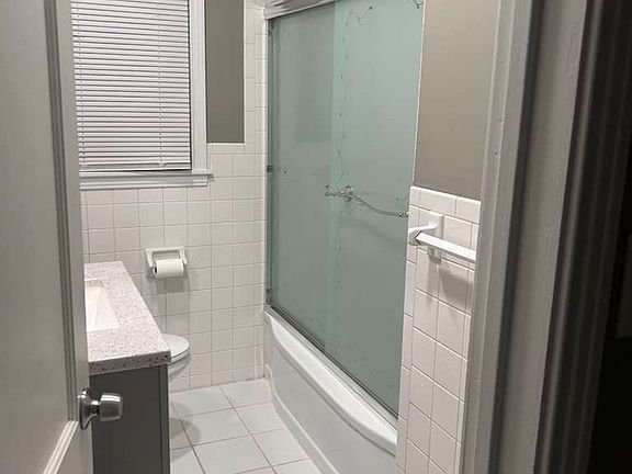 5th image of 215 W 89th St