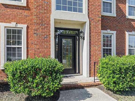 4th image of 201 Bainbridge Drive