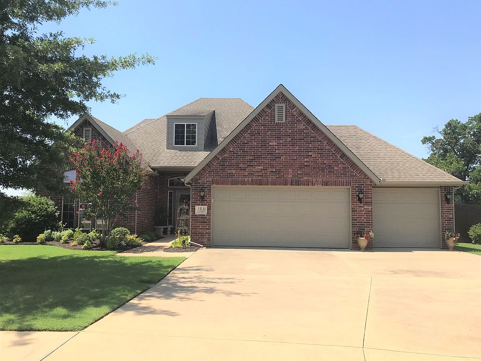 1st image of 101 NE Lake Forest Ln