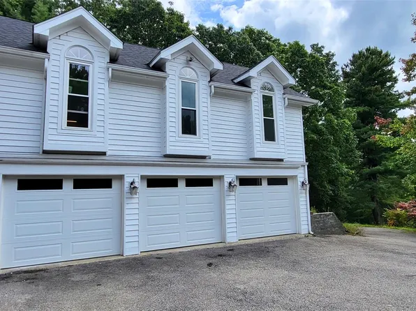 19 Friendship Ln #A, Red Hook, NY 12571