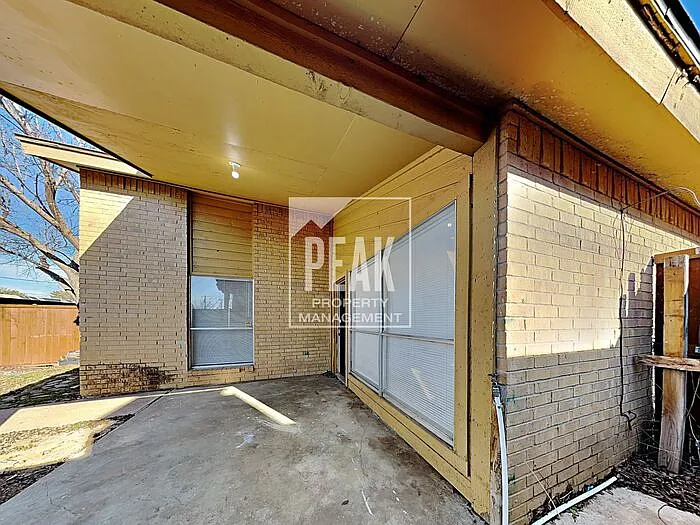 2710 Saint George Pl — Photo 9
