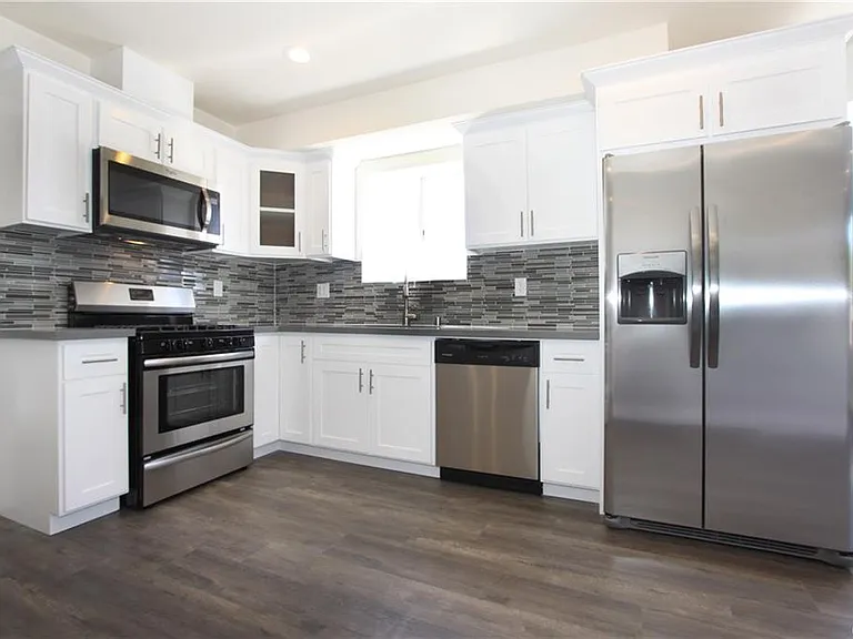 5738 Case Ave — Photo 8