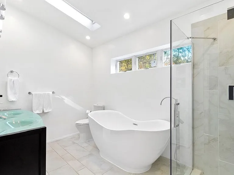 55 Glenview Dr — Photo 3