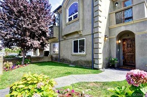 2nd image of 1912 Vanderbilt Ln #A