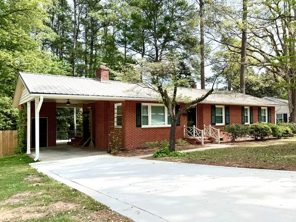 2526 Huntington Rd, Fayetteville, NC 28303