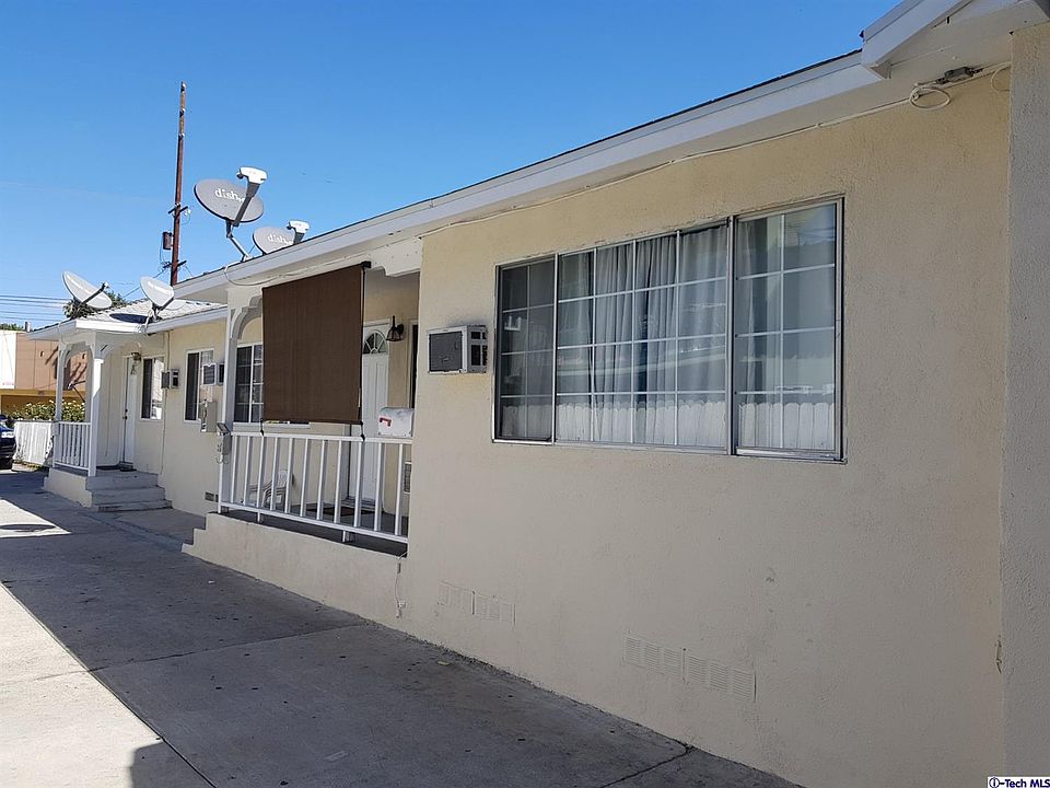 2nd image of 13940 Vanowen St