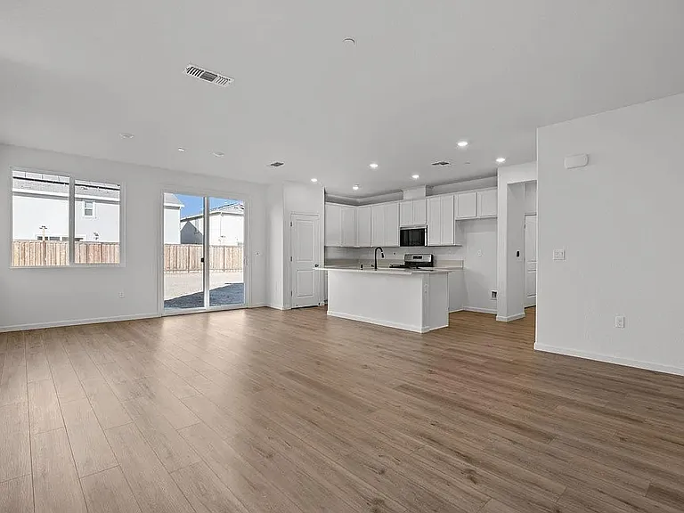 2411 Barolo St — Photo 3