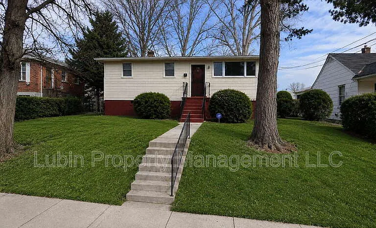 258 Modder Ave — Photo 1