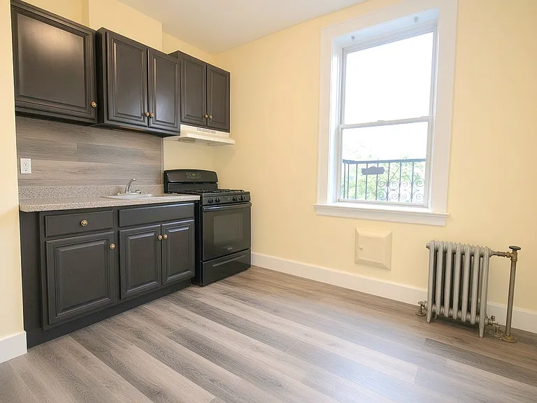 148 Chancellor Ave #D5 — Photo 6