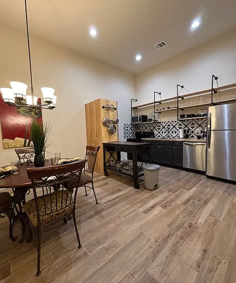 15015 Lake Shore Ave — Photo 5