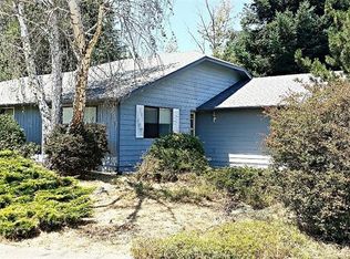 1020 Angler Ln, Grants Pass, OR 97527