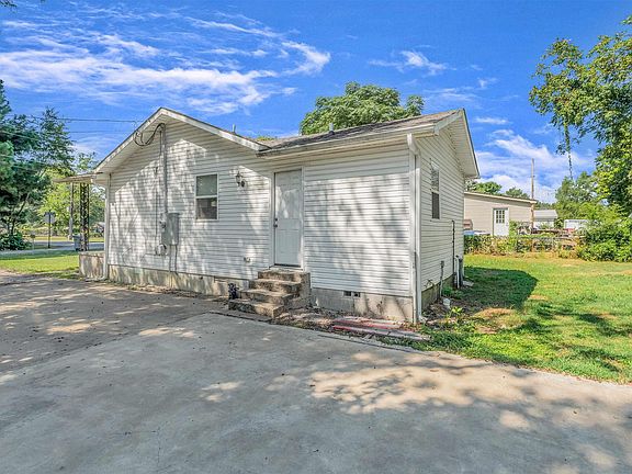 3rd image of 3601 Lincoln Ave