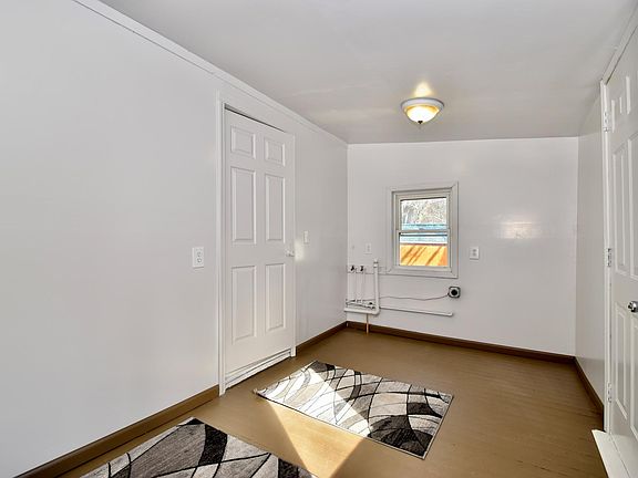 3rd image of 163 Hiler St