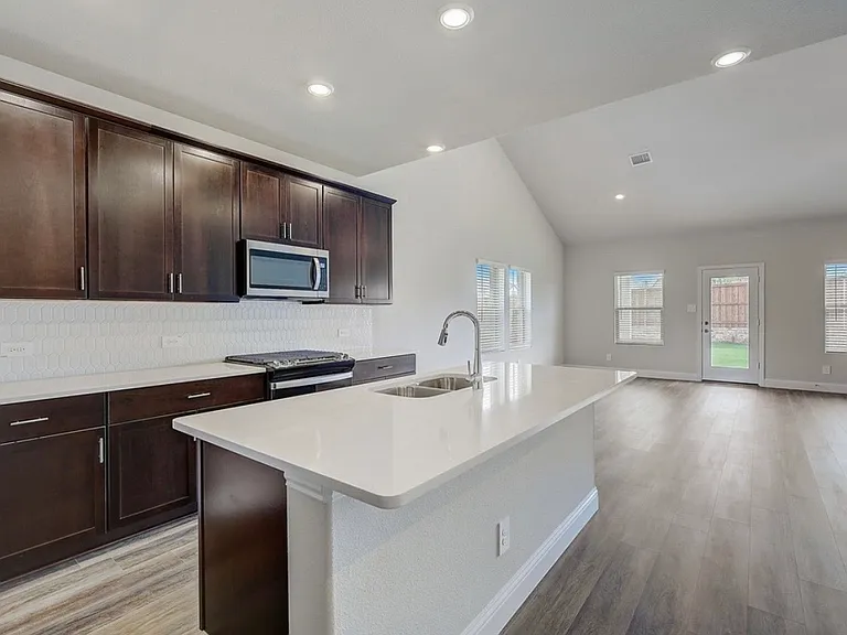 410 Stagg St — Photo 2