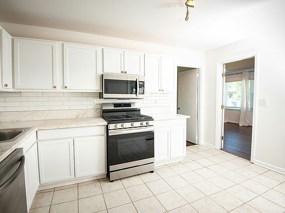 4th image of 685 Oakmoor Dr #685