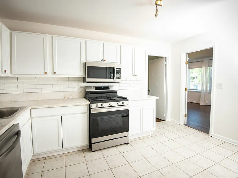 685 Oakmoor Dr #685 — Photo 4