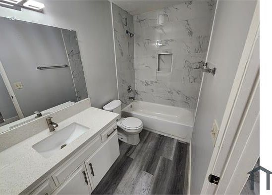 3rd image of 2315 S Grand Ave