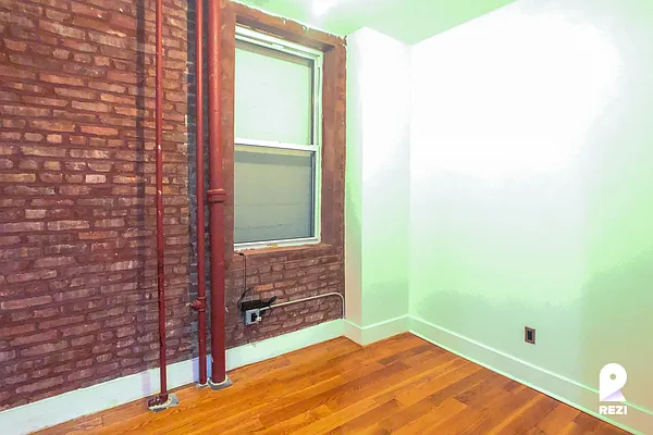 Rented by REZI | media 49