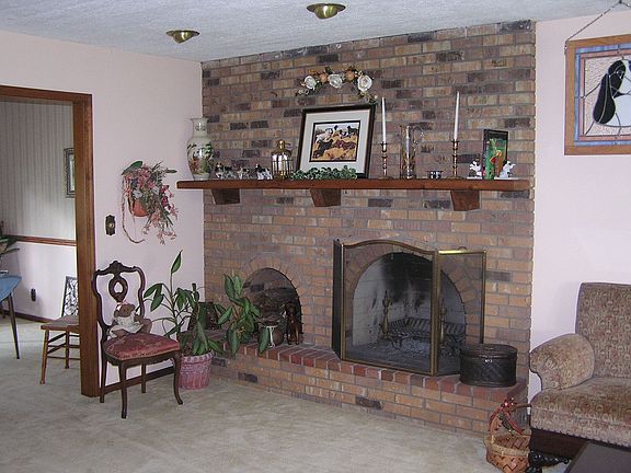 3 fireplaces 