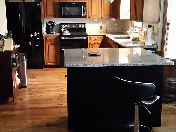 4th image of 916 E Lake Drive Ct