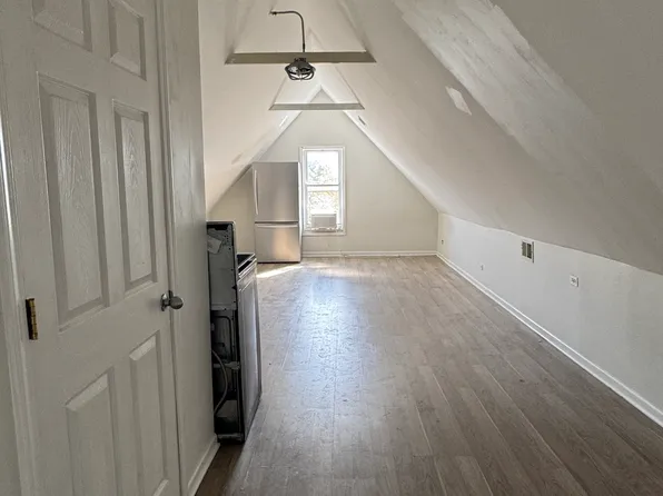 3700 W McLean Ave #4, Chicago, IL 60647