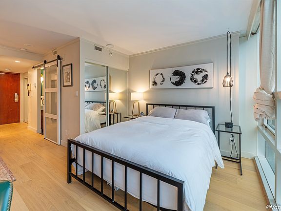 3rd image of 1050 Burrard St #1006