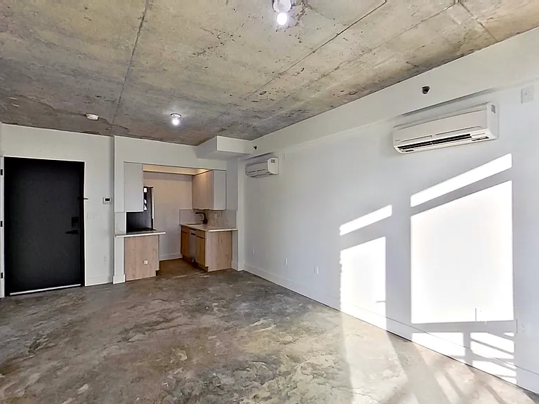 27 Montrose Ave #4H — Photo 16