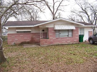 913 N Chenango St, Angleton, TX 77515