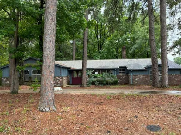 207 Wildwood Dr, Texarkana, TX 75501