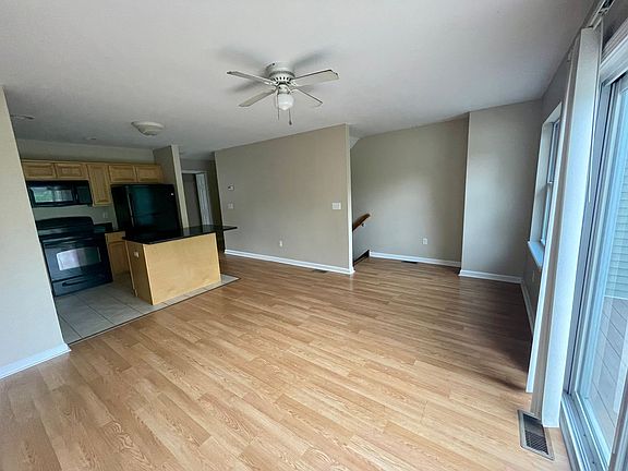 4th image of 229 Boswell Ave Unit 10