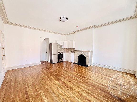 5th image of 147 Montague St Unit 4