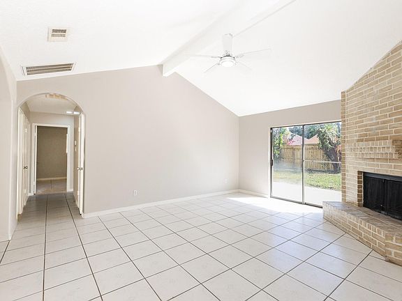 5th image of 11302 Paramount Ln