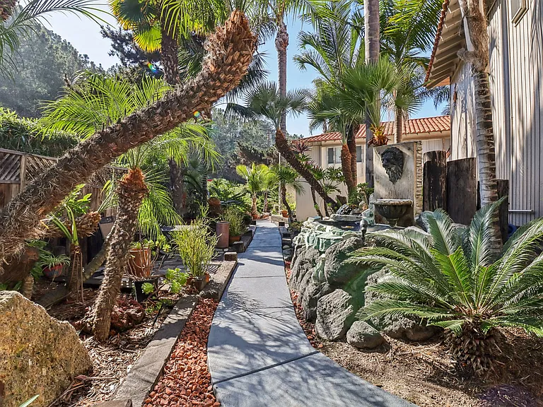 La Jollan Townhomes — Photo 37