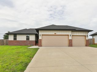 1065 S Christopher Ave, Springfield, MO 65802
