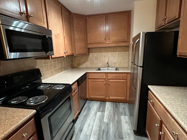 124 Lexington St #34, Auburndale, MA 02466