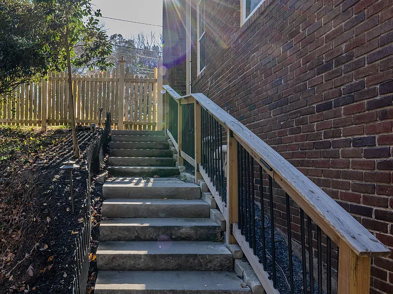 1112 Austin Ave NE #B — Photo 6
