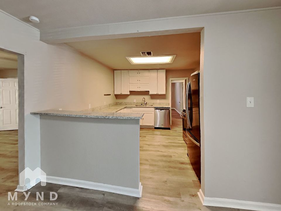1st image of 1507 W Lullwood Ave