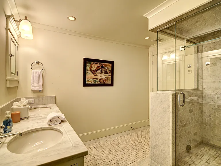 31 Meetinghouse Ln — Photo 12